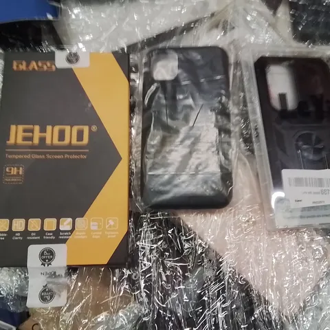 PALLET CONTAINING A LARGE QUANTITY OF PHONE CASES,SCREEN PROTECTORS 