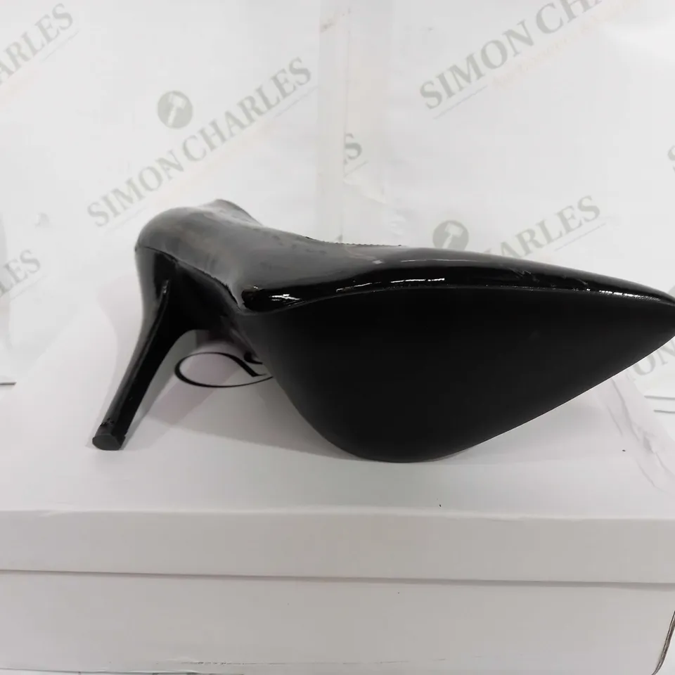 BOXED PAIR OF GIZELLE POINTED TOE STILETTO HEELS IN BLACK - EU 45