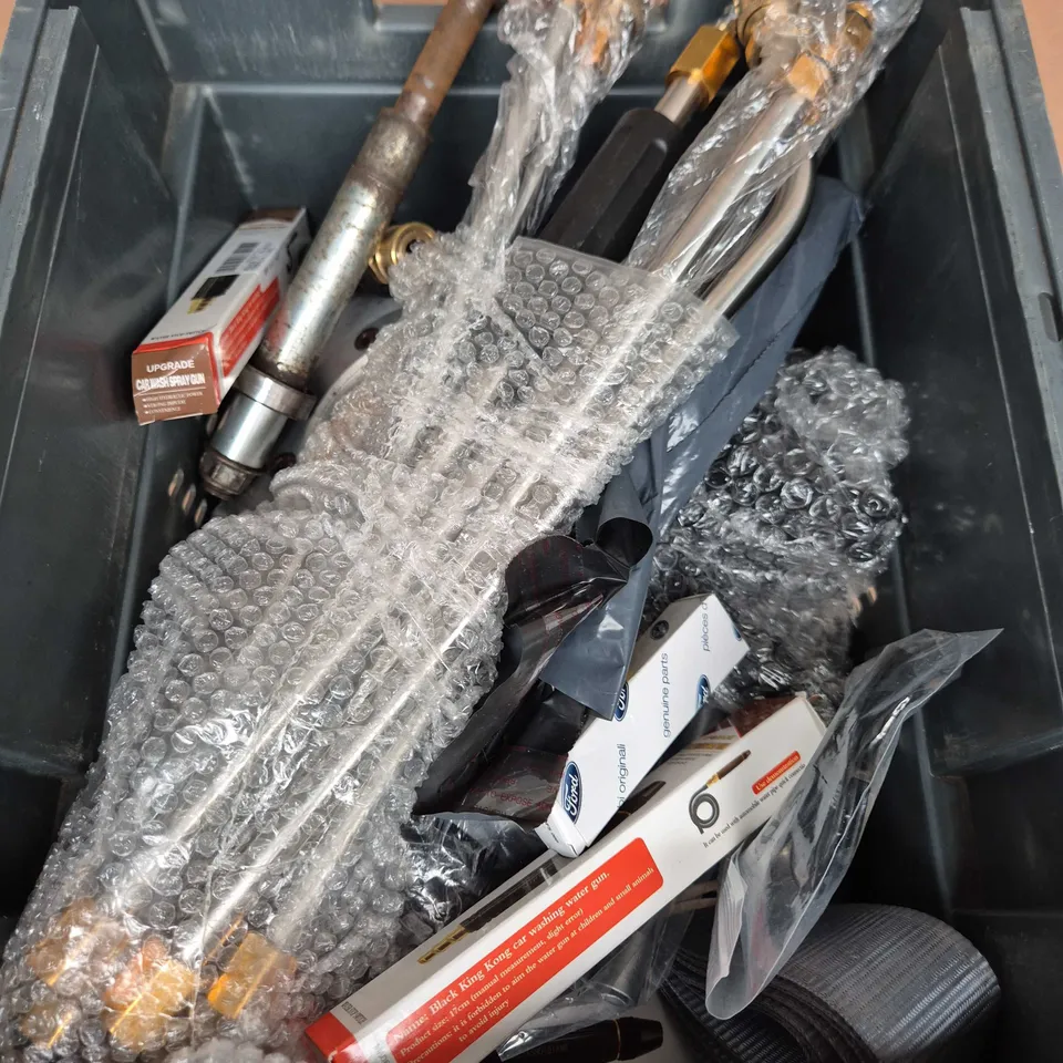 APPROXIMATELY 12 ASSORTED VEHICLE PARTS & ACCESORIES TO INCLUDE ASSORTED TOOLS , CAR WASH SPRAU GUN ETC...