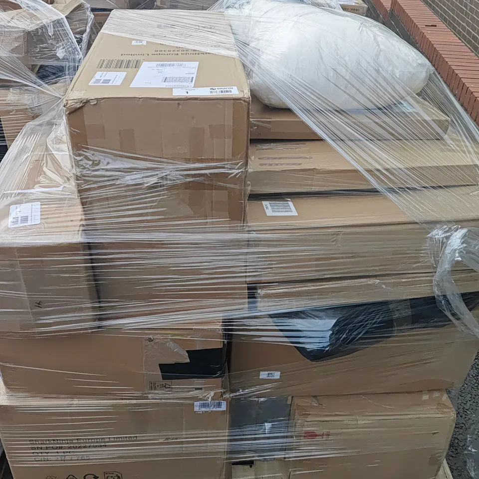 PALLET OF APPROXIMATELY 26 ASSORTED HOUSEHOLD ITEMS TO INCLUDE SHARK AND NINJA