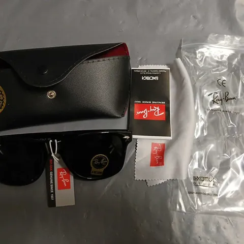 PAIR OF RAY BAN BLACK FRAMED GLASSES WITH G-15 LENS IN CASE