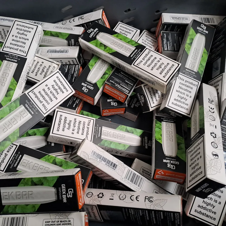 BOX OF APPROXIMATELY 25 GEEK BAR VAPES MENTHOL DISPOSABLE 