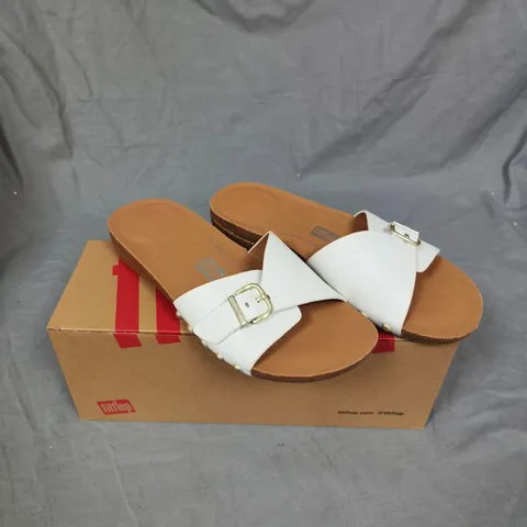 FITFLOP IQUSHION ADJUSTABLE BUCKLE LEATHER SLIDES – URBAN WHITE – UK 6
