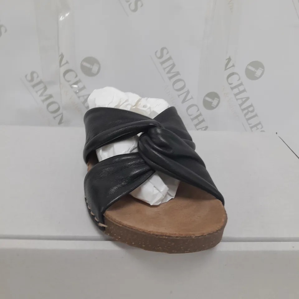 SHIVER LEATHER STRAP SANDAL SIZE 5 - BOXED 