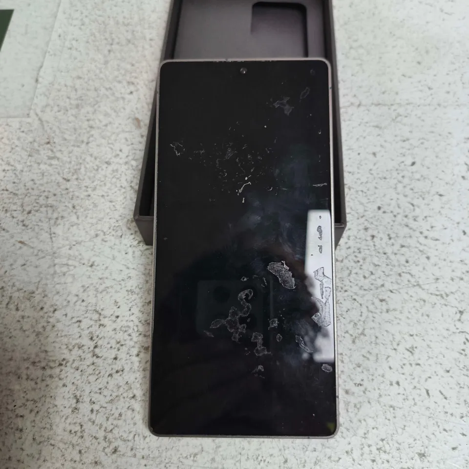 SAMSUNG GALAXY S23 ULTRA 1TB SMARTPHONE – SILVER DISPLAY PHONE