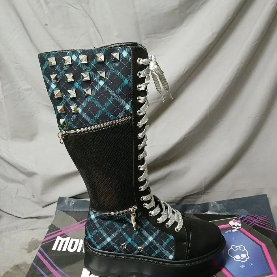 KOI MONSTER HIGH FRANKIE STEIN GREEN CHECK BOOTS BOXED SIZE 8