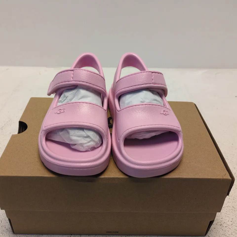 BOXED PAIR OF UGG GOLDENGLOW TODDLER SANDALS – PINK (UK 9)