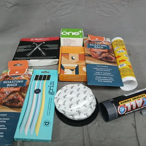 APPROXIMATELY 20 ASSORTED HOUSEHOLD ITEMS TO INCLUDE ROASTING BAGS, TOOTHBRUSHES AND AQUARIUM CLEANER 