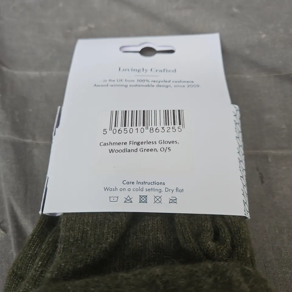 TURTLE DOVES CASHMERE FINGERLESS GLOVES, WOODLAND GREEN, O/S