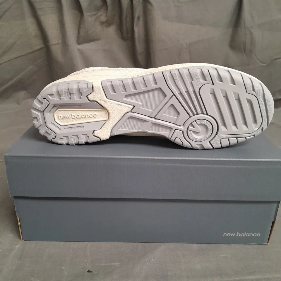 BOXED PAIR OF NEW BALANCE 550 SIZE 9 