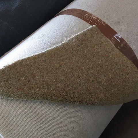ROLL OF QUALITY DIM HEATHERS CARPET // SIZE: APPROX 5 X 25.95m