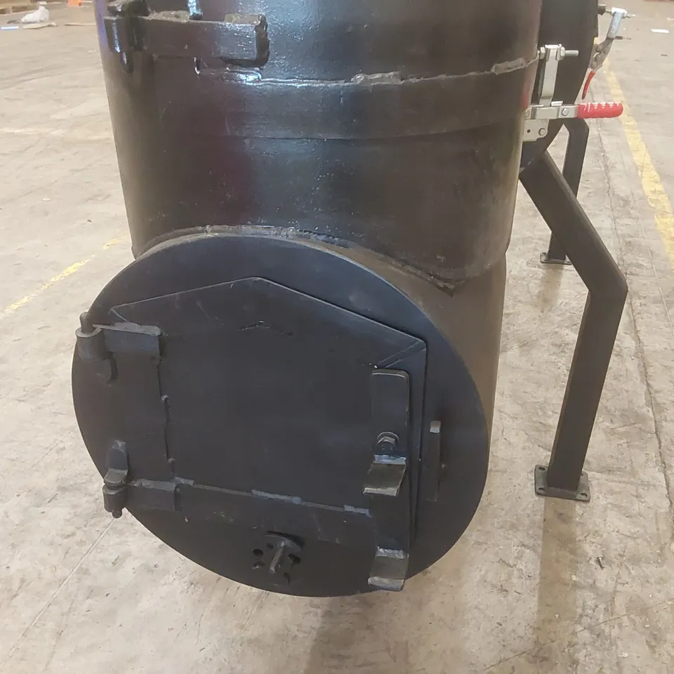HEAVY DUTY CUSTOM-BUILT SMOKER MADE FROM 6MM STEEL PLATE, FINISHED IN BLACK HAMMERED PAINT