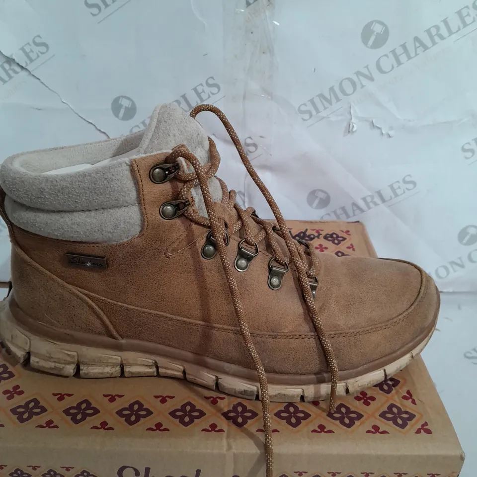 BOXED SKECHERS SYNERGY WARM TECH BOOTS, CHESTNUT - SIZE 8 