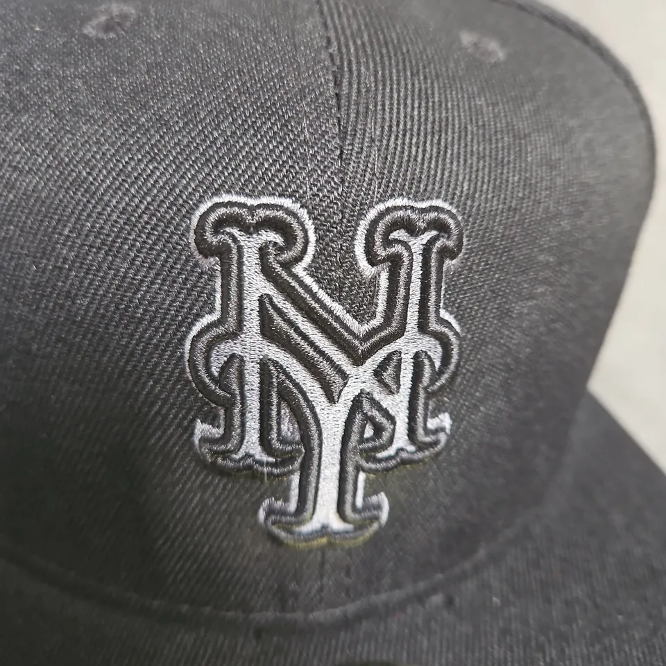 NEW ERA 59FIFTY FITTED CAP – NEW YORK METS - SIZE 7 5/8 - 60.6CM