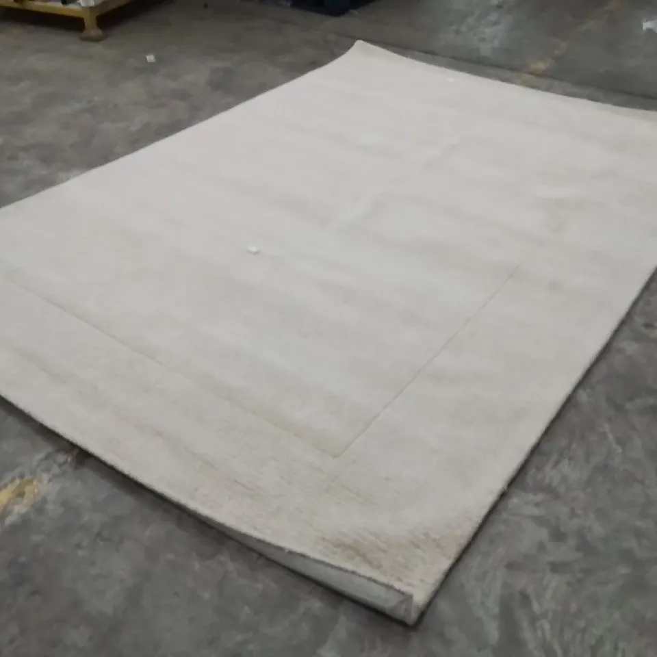 QUALITY DESIGNER AREA RUG - APPROXIMATELY 300X210CM