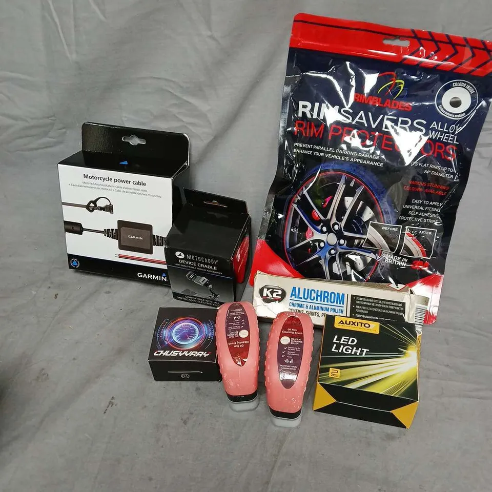 APPROXIMATELY 8 ASSORTED VEHICLE PARTS & ACCESORIES TO INCLUDE RIM PROTECTORS, LED LIGHT, MOTORCYCLE POWER CABLES, ETC