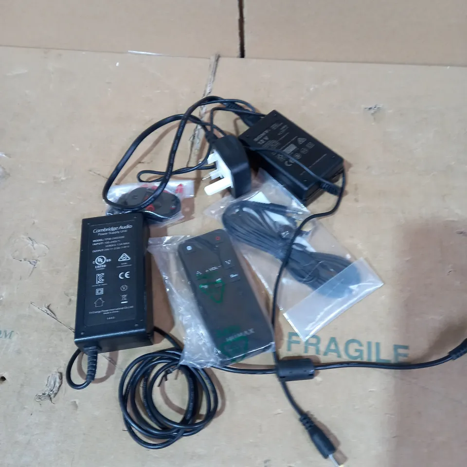 ASSORTED ELECTRICALS APPROX. 5 ITEMS 