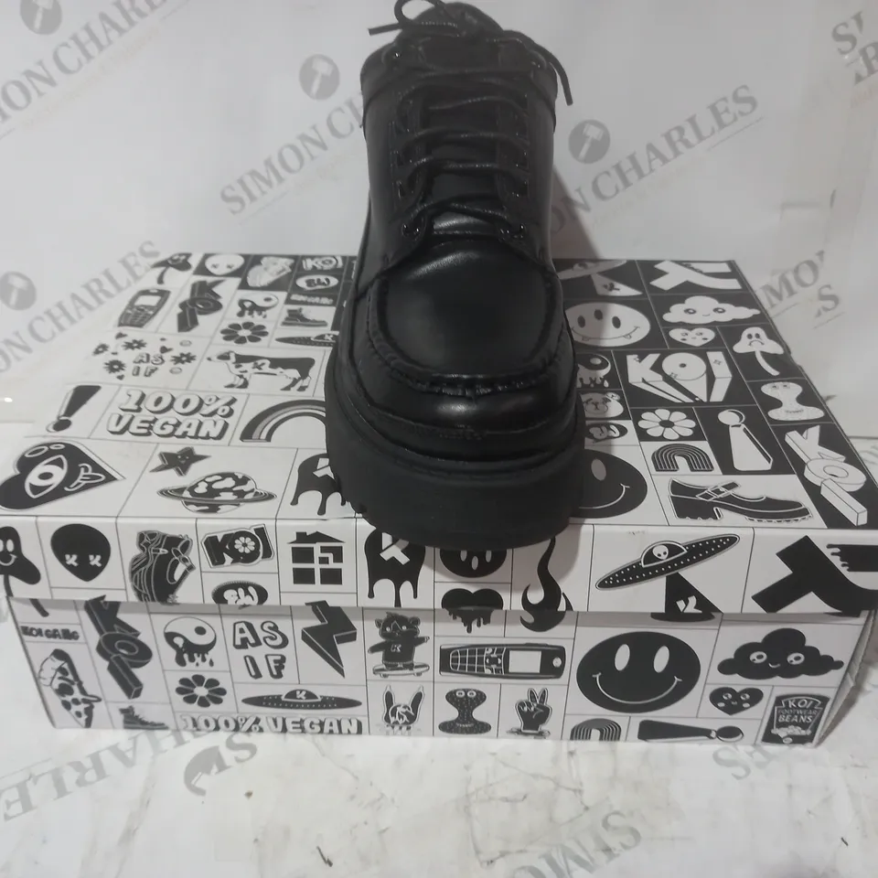 BRAND NEW BOXED PAIR OF KOI VEGAN LEATHER RORK WORKING BOOTS IN BLACK UK SIZE 8