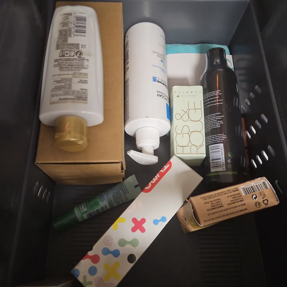 APPROXIMATEY 20 ASSORTED HEALTH AND BEAUTY PRODUCTS TO INCLUDE - AKT THE DEODORANT BALM - INNERSENSE HYDRATING HAIR MASK - MY LITTLE COCO CURLING CUSTARD - ETC