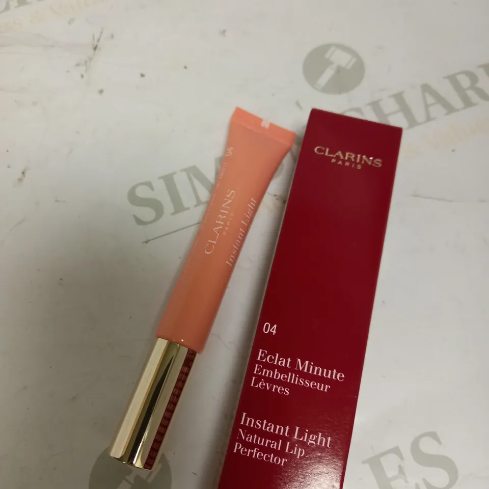 CLARINS INSTANT LIGHT NATURAL LIP PERFECTOR