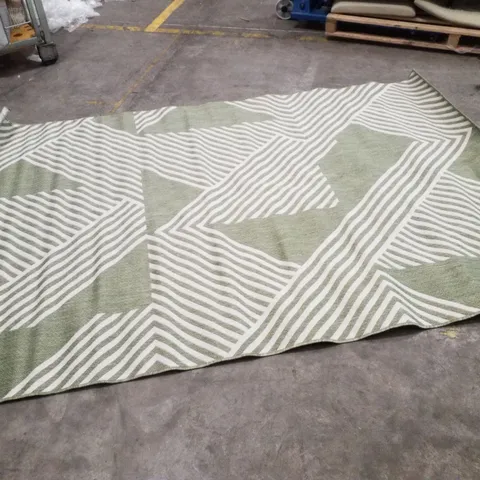 QUALITY DESIGNER AREA RUG - APPROXIMATELY 200Γ290CM