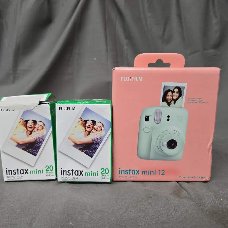 BOXED FUJIFILM INSTAX MINI 12 ISTANT CAMERA RRP £109.99