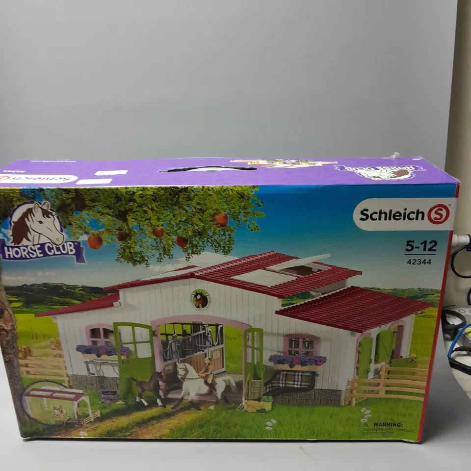 BOXED SCHLEICH HORSE CLUB SET - 42344