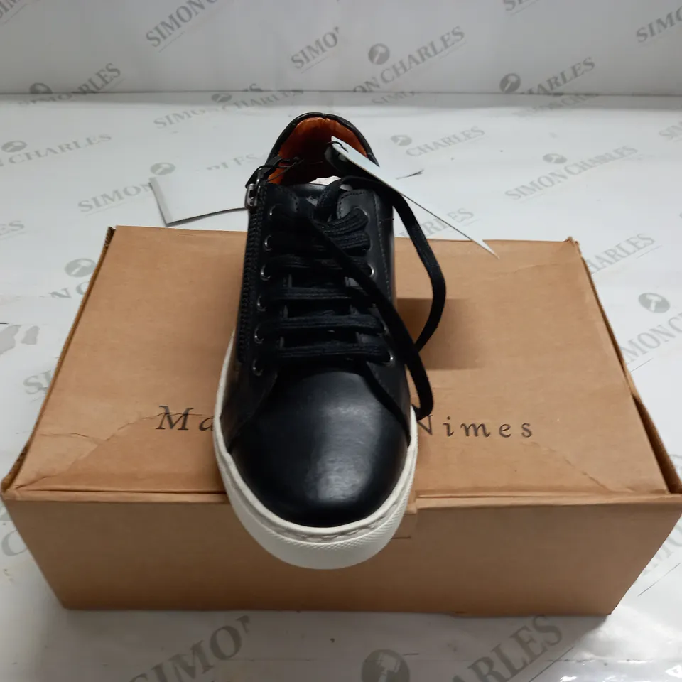 BOXED PAIR OF MAISON DE NIMES LEATHER ZIP SIDE TRAINERS IN BLACK - SIZE 4