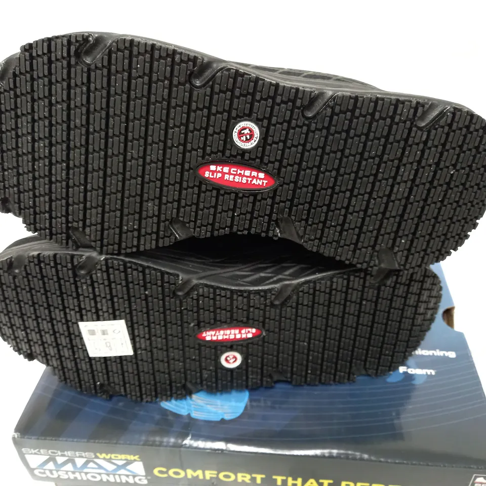 BOXED SKECHERS CUSHION ELITE TRAINERS, BLACK - SIZE 4