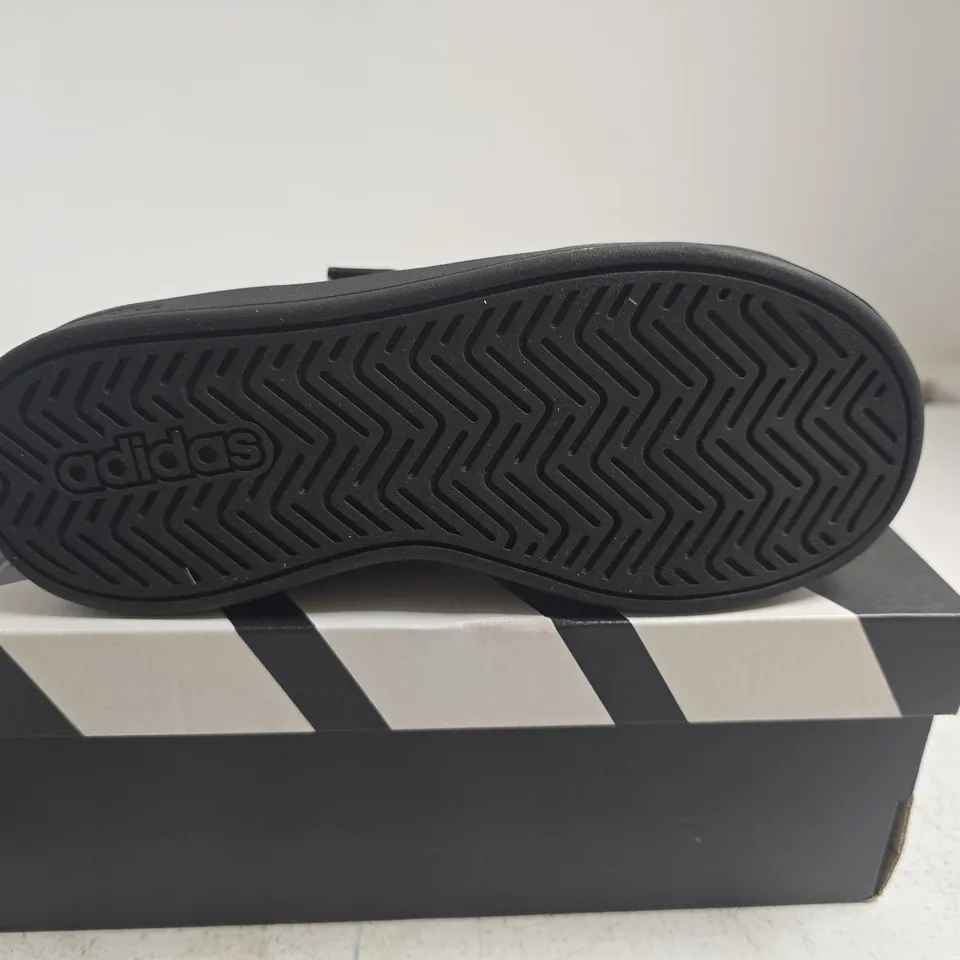 BOXED PAIR OF ADIDAS GRAND COURT 3.0 EL C BLACK TRAINERS – UK 13.5 - KIDS