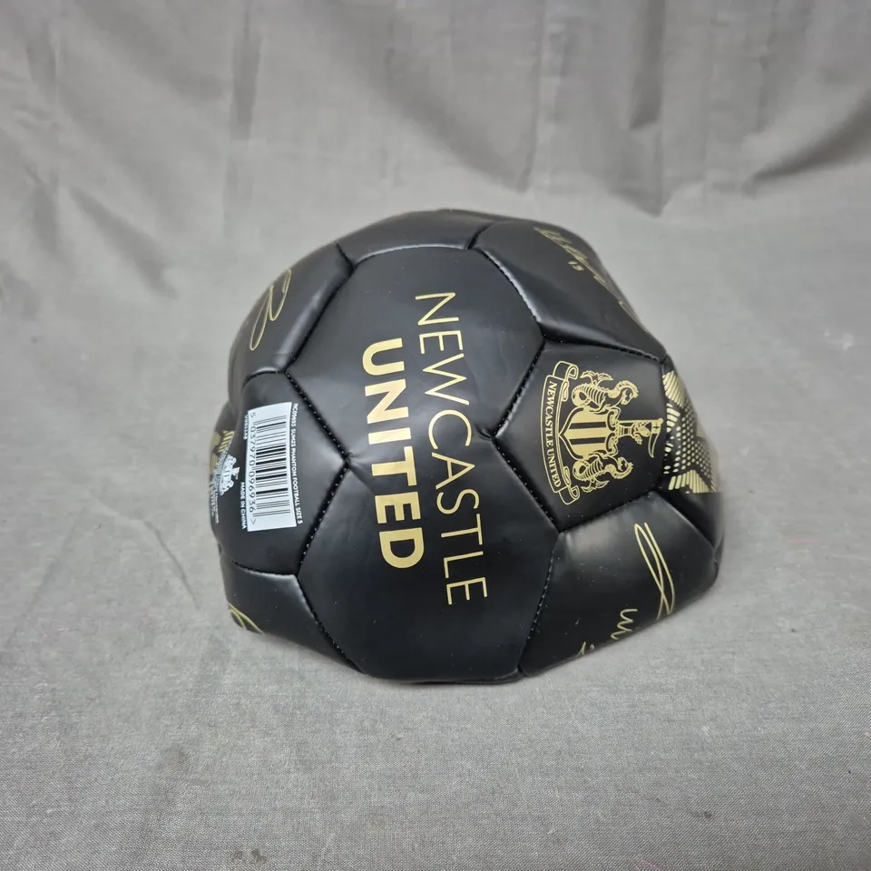 NEWCASTLE UNITED PHANTOM FOOTBALL SIZE 5