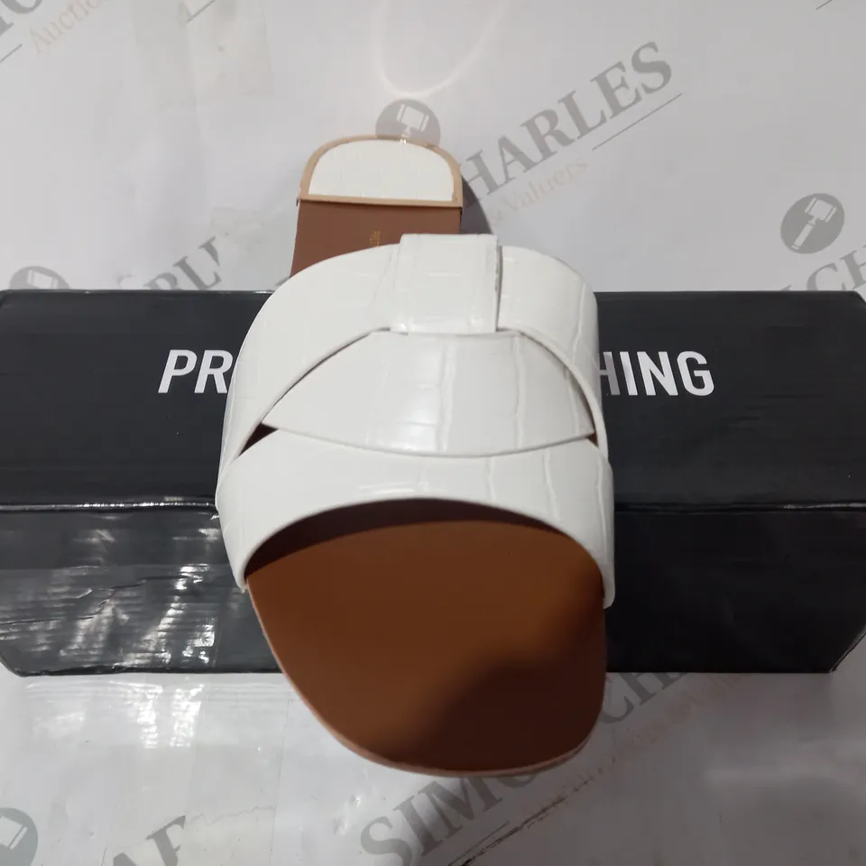 BOXED PAIR OF PRETTY LITTLE THING OPEN TOE FLAT SANDALS IN WHITE SIZE 5