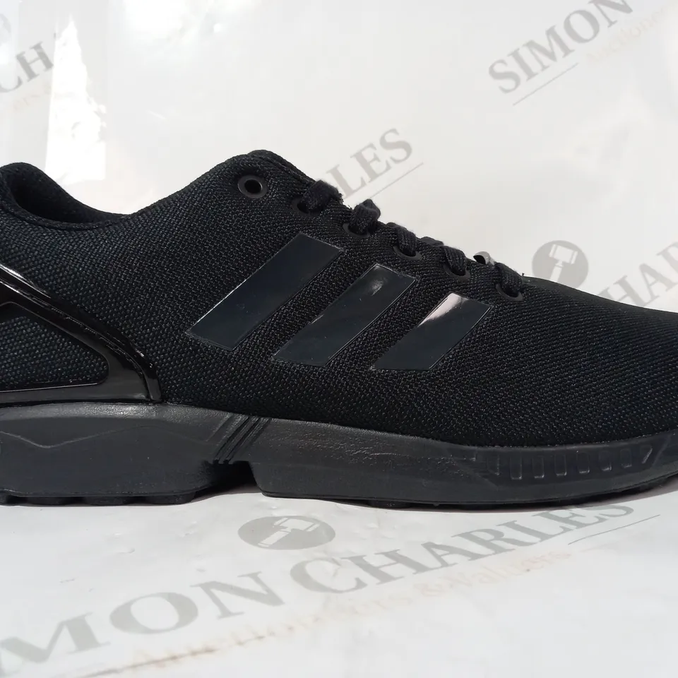 PAIR OF ADIDAS ZX FLUX SHOES IN BLACK UK SIZE 9