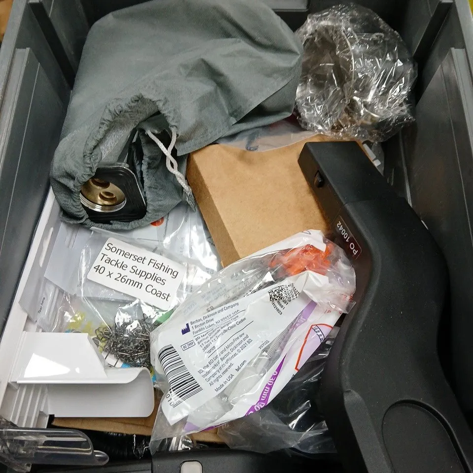 APPROXIMATELY 10 HOUSEHOLD ITEMS TO INCLUDE CRIMPIT WRAP SEALER, PENTEL OIL PASTELS, MINI FREEZER BLOCKS, ETC
