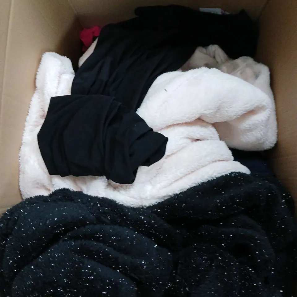 APPROXIMATELY 20 ASSORTED CLOTHING ITEMS IN VARIOUS STYLES, SIZES & COLOURS