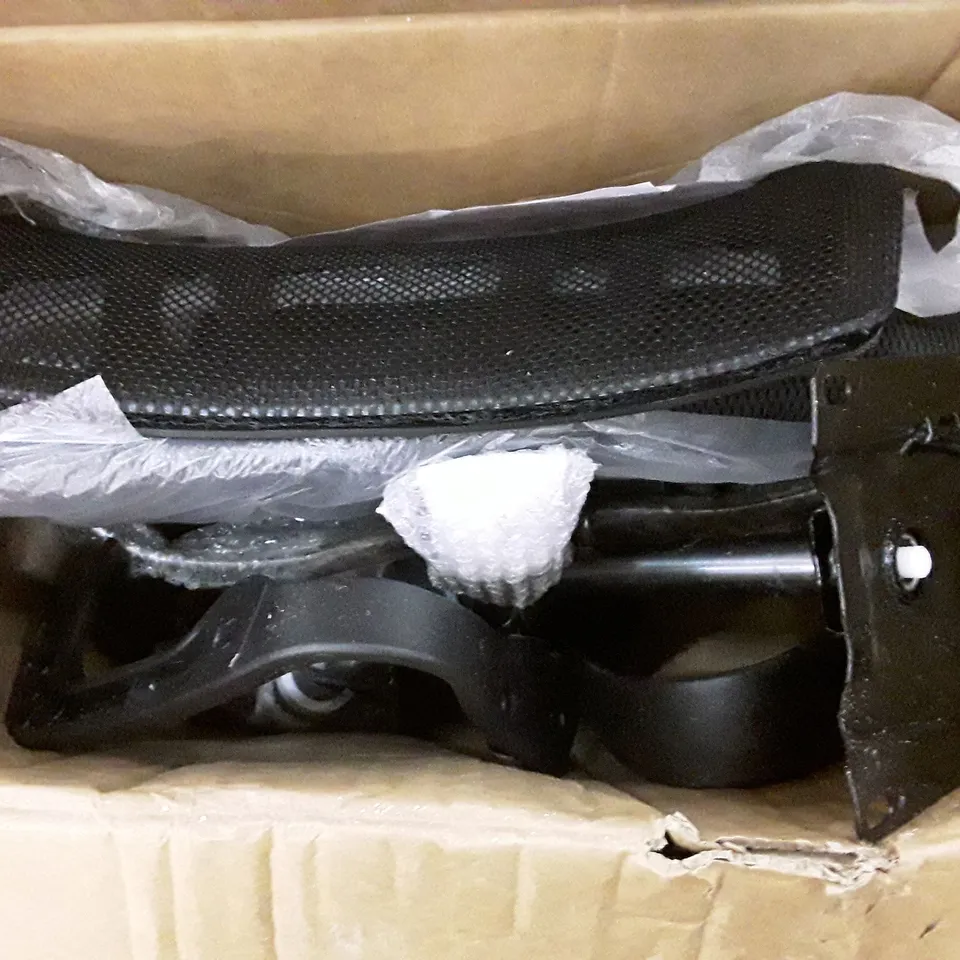 BOXED BLACK MESH CHAIR