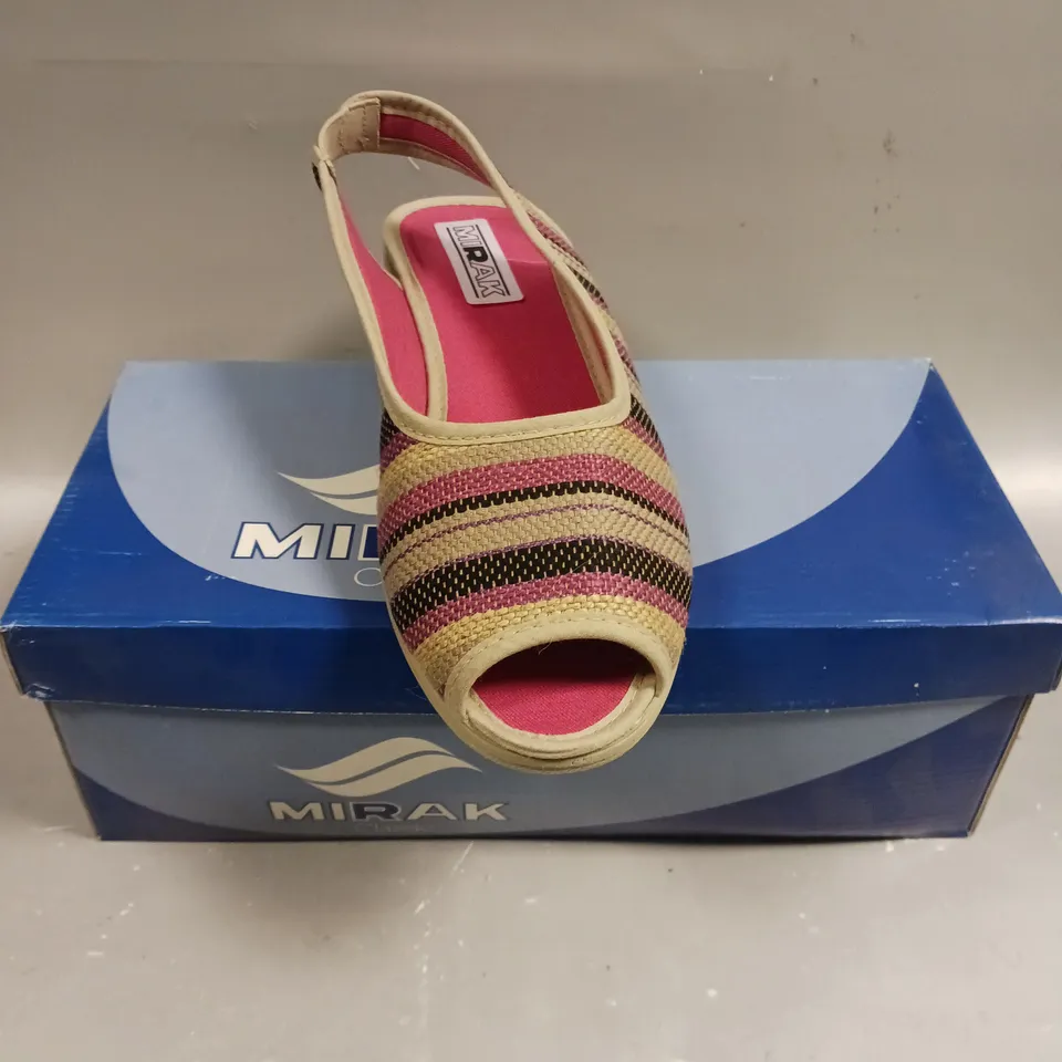 BOXED PAIR OF MIRAK CLASSIC OPEN TOE SLIP ON SANDLES IN RED - SIZE 6