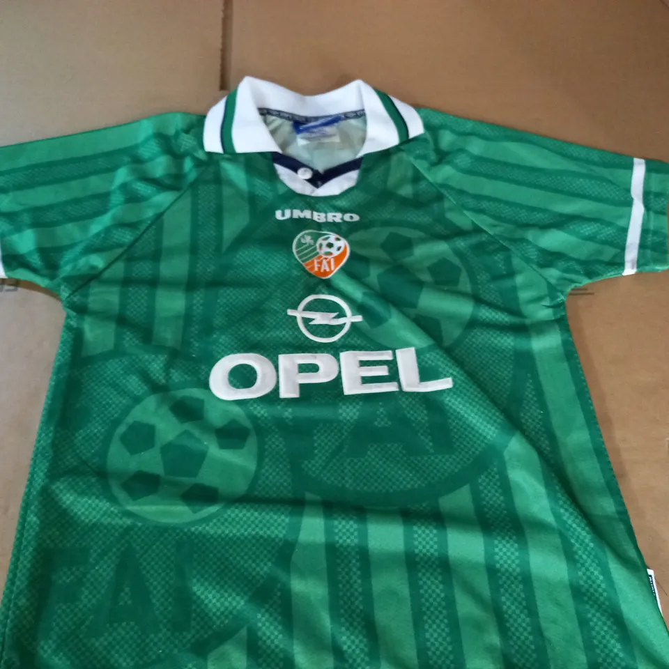 FOOTBALL ASSOCIATION OF IRELAND GREEN JERSEY - 15 12/13 YRS