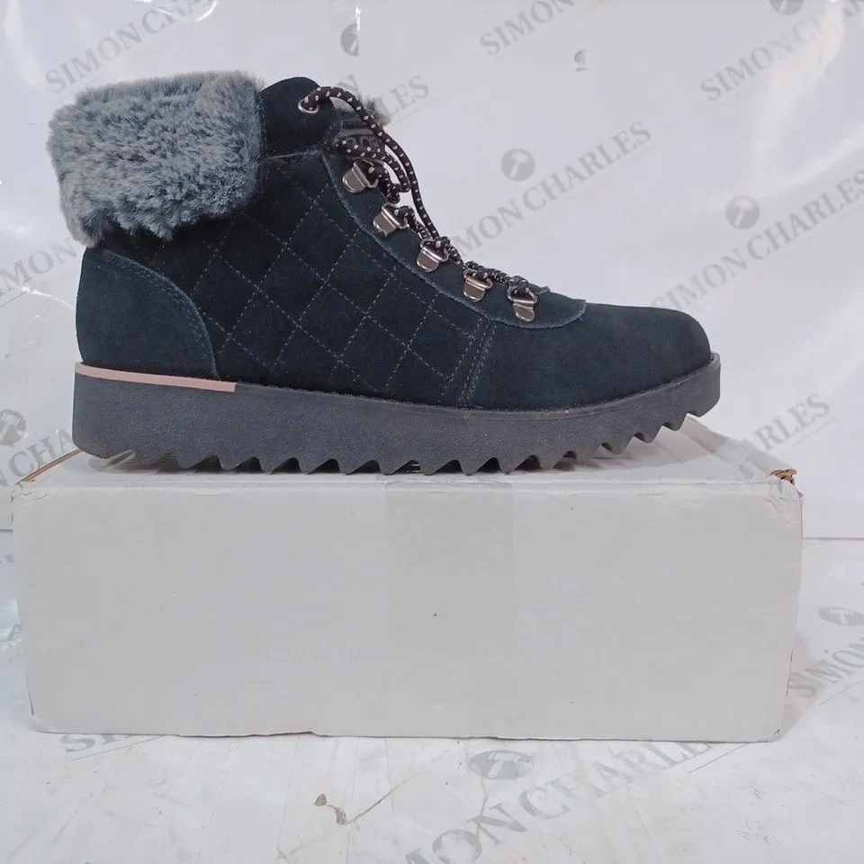 SKECHERS SUEDE MOUNTAIN HIKING BOOTS UK SIZE 7