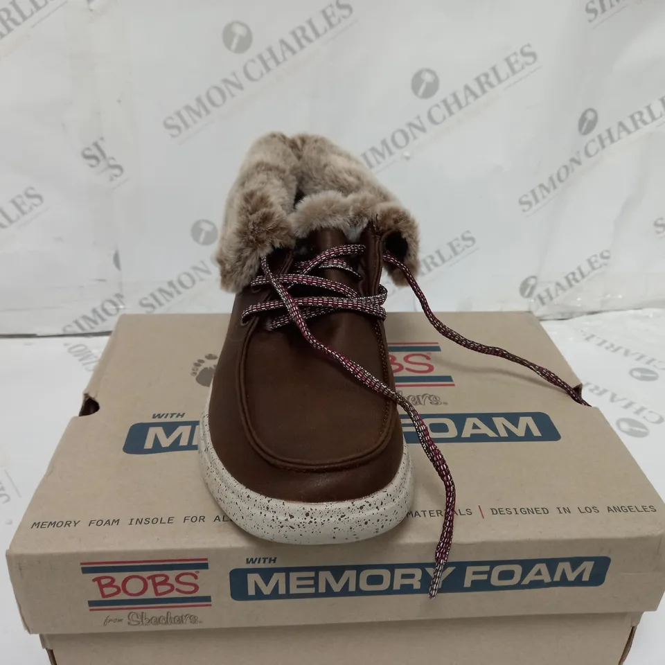 BOXED PAIR OF SKECHERS BOBS HANG GLIDER SHOES BROWN SIZE 5