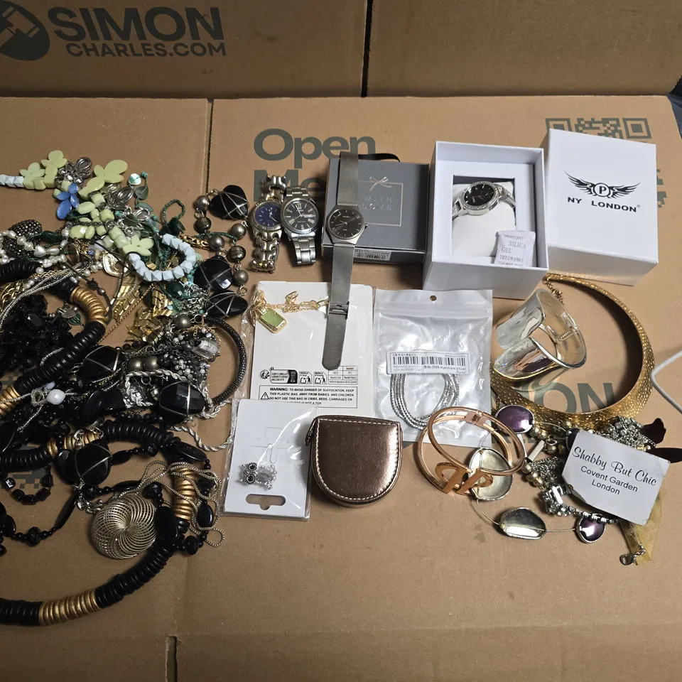 LARGE QUANTITY OF ASSORTED JEWELLERY TO INCLUDE: TO INCLUDE COSTUME JEWLLERY, WATCHES AND BRACELETS