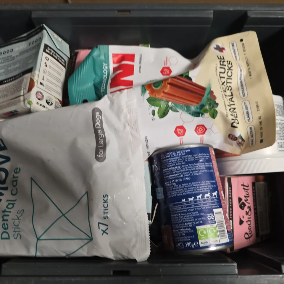 APPROXIMATELY 12 ASSORTED DOG FOOD & SUPPLIES TO INCLUDE YUMOVE DENTAL STICKS, MULTIVITAMIN CHEWS, BIOTIC TREATS, ETC