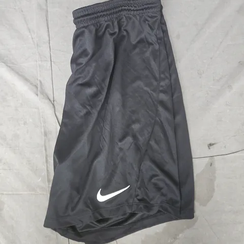 NIKE SLIM FIT SHORTS IN BLACK SIZE LARGE