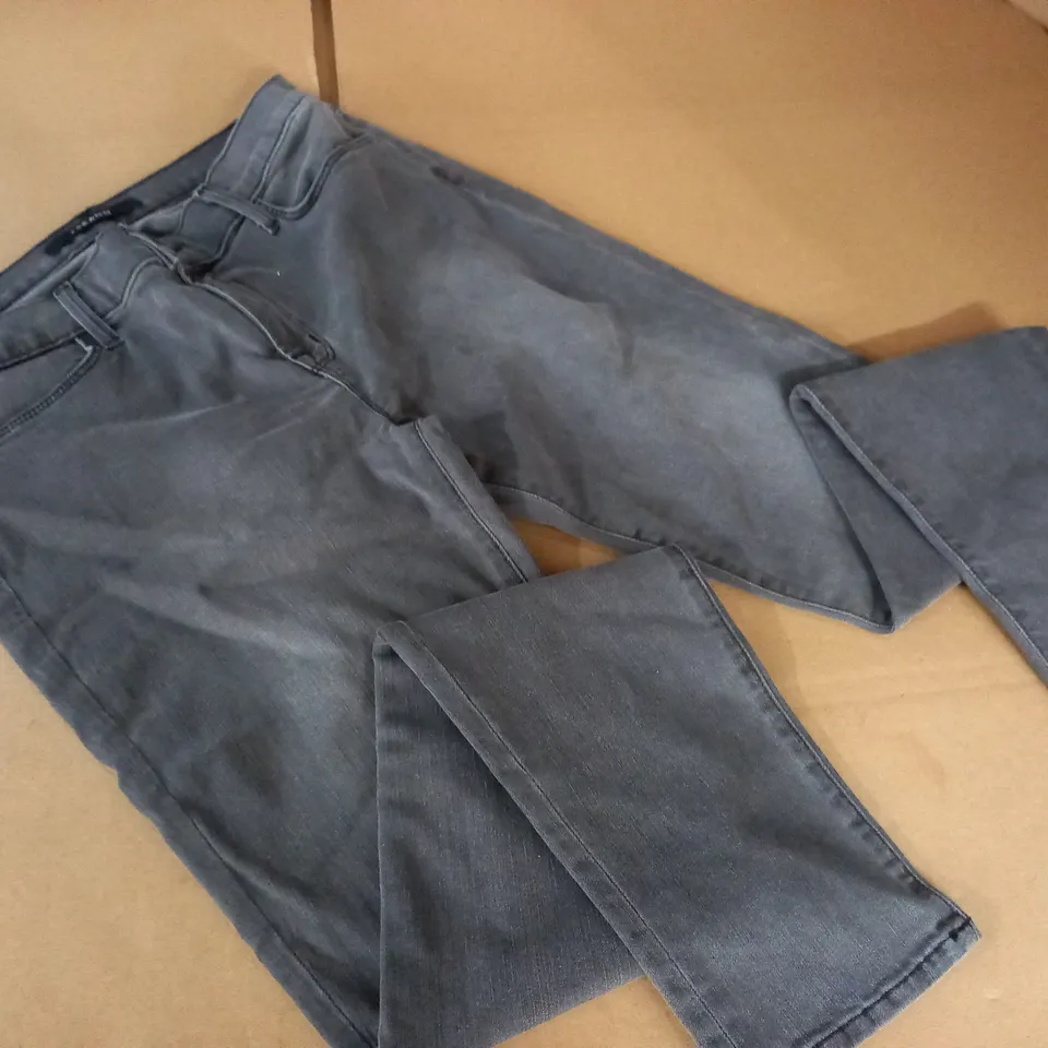 BRAND NEW J BRAND SUPER SKINNY MID RISE JEANS IN WASHED BLACK - 31