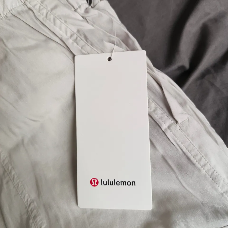 LULULEMON LIGHT GREY DRAWSTRING CARGO PANTS - SIZE M