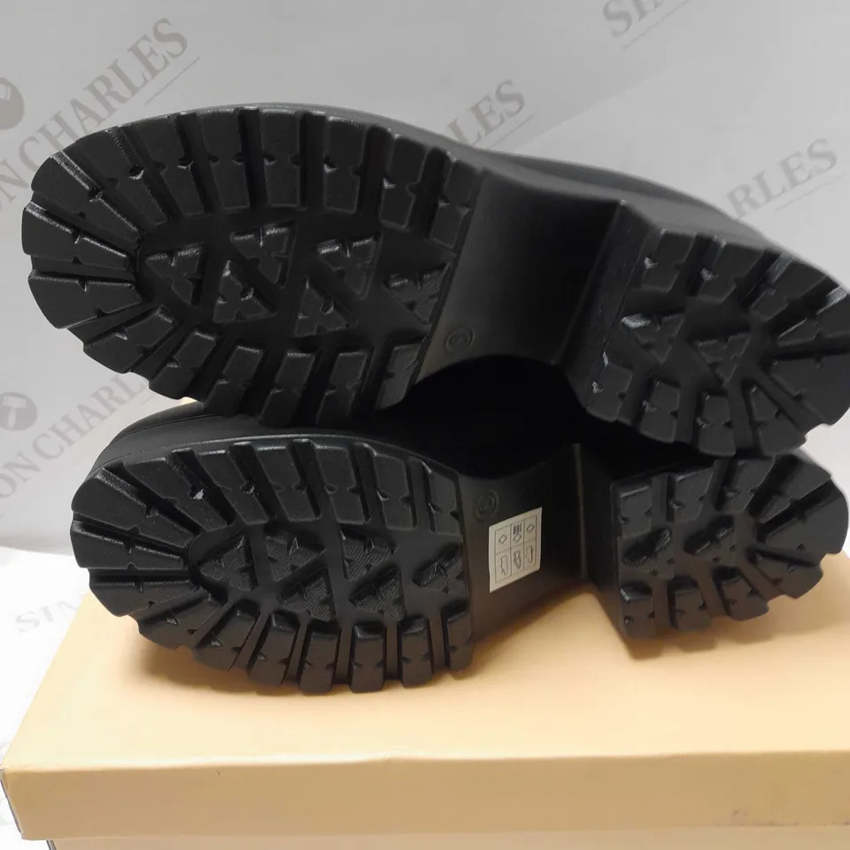 KOI BOA V2 BLACK HIKING BOOTS - SIZE 6