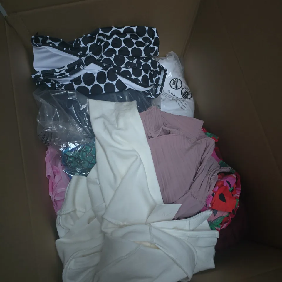BOX OF APPROXIMATELY 28 ASSORTED CLOTHING ITEMS TO INCLUDE TOPSHOP, TU ETC