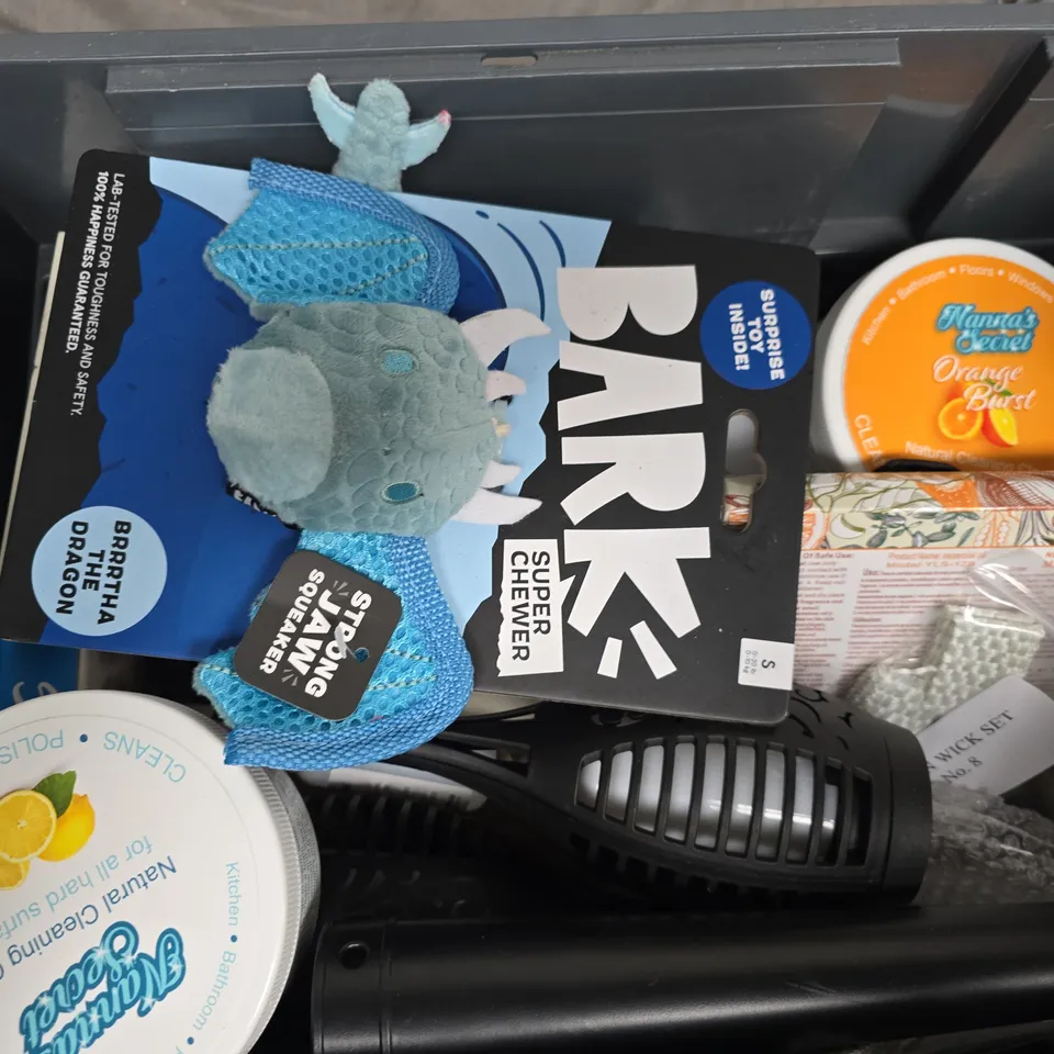 APPROXIMATELY 15 ASSORTED HOUSEHOLD ITEMS TO INCLUDE SHOWER FILTER REPLACEMENT CARTRIDGES, NATURAL CLEANING CLAY, BARK DRAGON DOG TOY, ETC