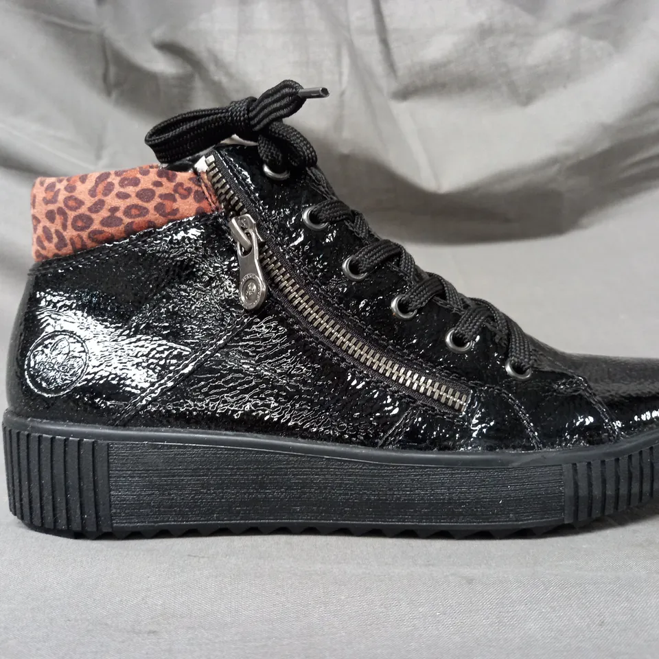 BOXED PAIR OF RIEKER HI TOP TRAINERS IN BLACK SIZE 6