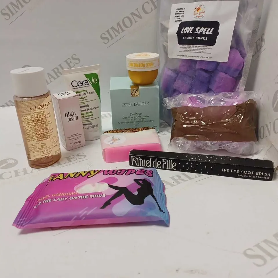LOT OF 10 TO INCLUDE LOVE SPELL CHUNKY DUNKS , BENEFIT HIGH BEAM AND CLARINS CLEANSING MICELLAR WATER